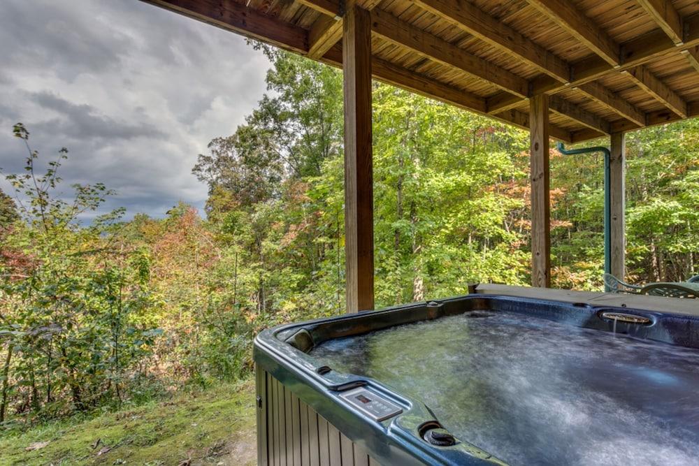 Treetops Outdoor Spa Tub