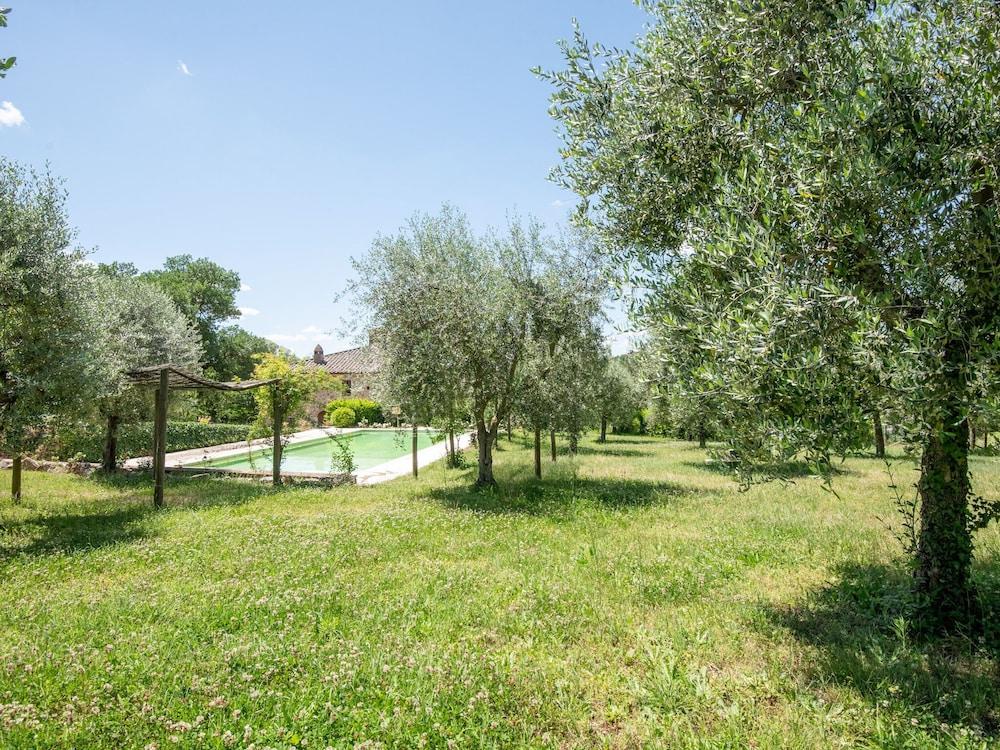 Alluring Apartment in Rapolano Terme With Swimming Pool Exterior