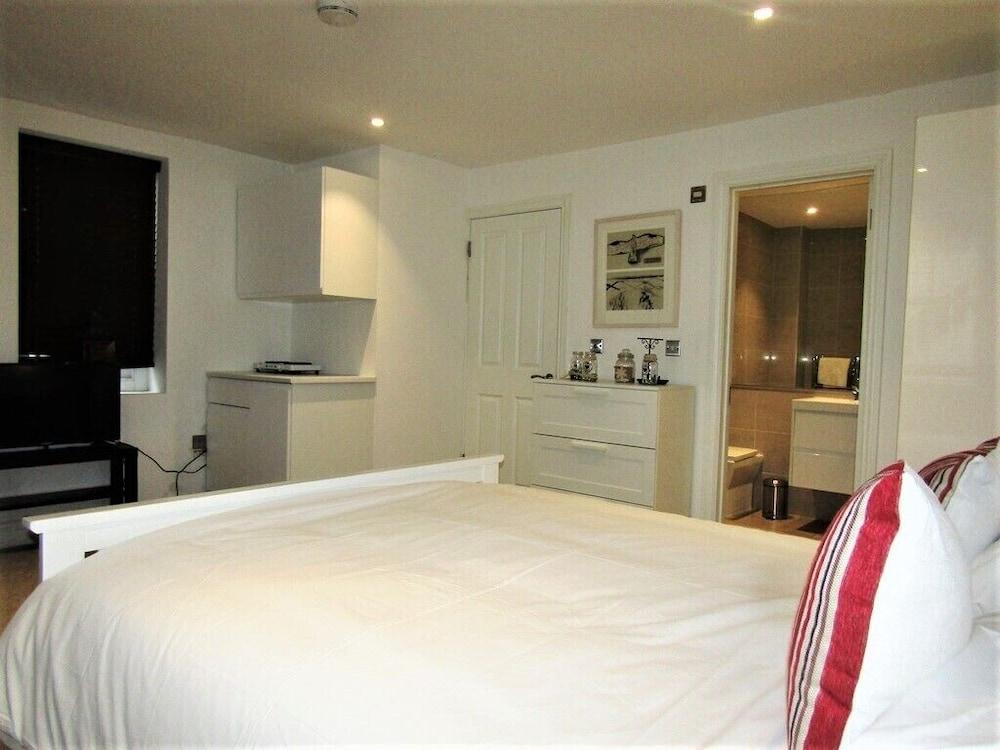 Stylish Private Double En-suite - 1 Room