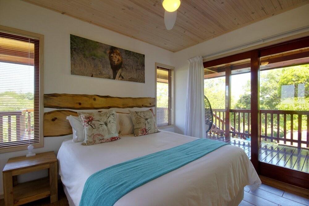 Monzi Safari Lodge Room
