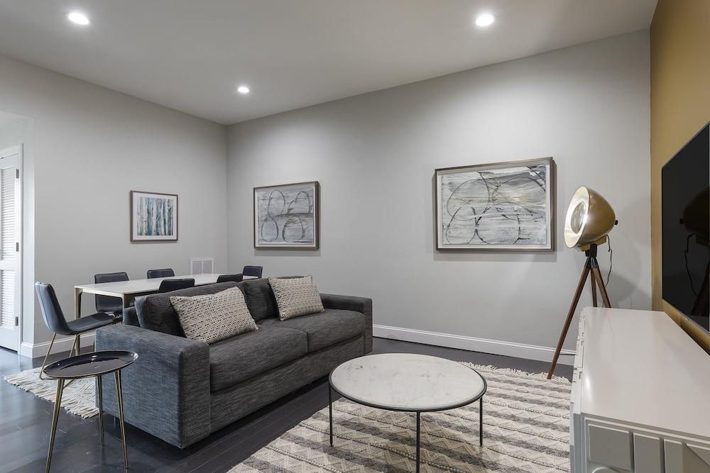 Huge Stylish 3 BR Loft Cobblestone St Next to NYC Interior