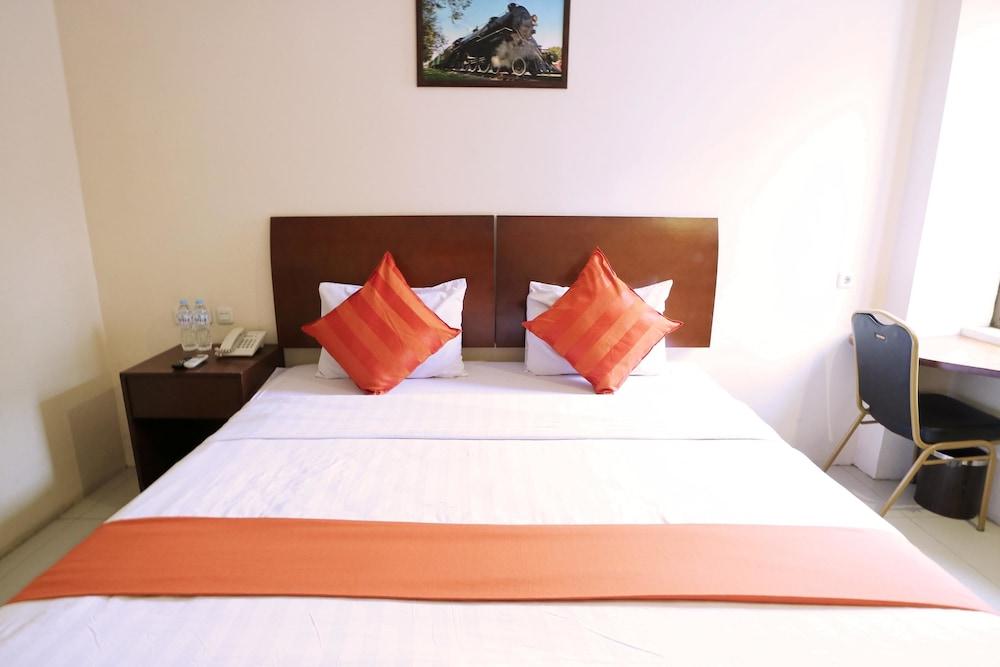 Hyper Inn Room