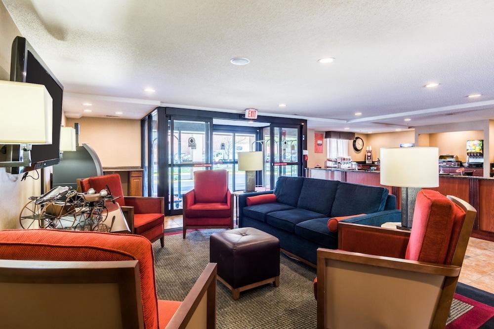 Comfort Inn at Joint Base Andrews Lobby