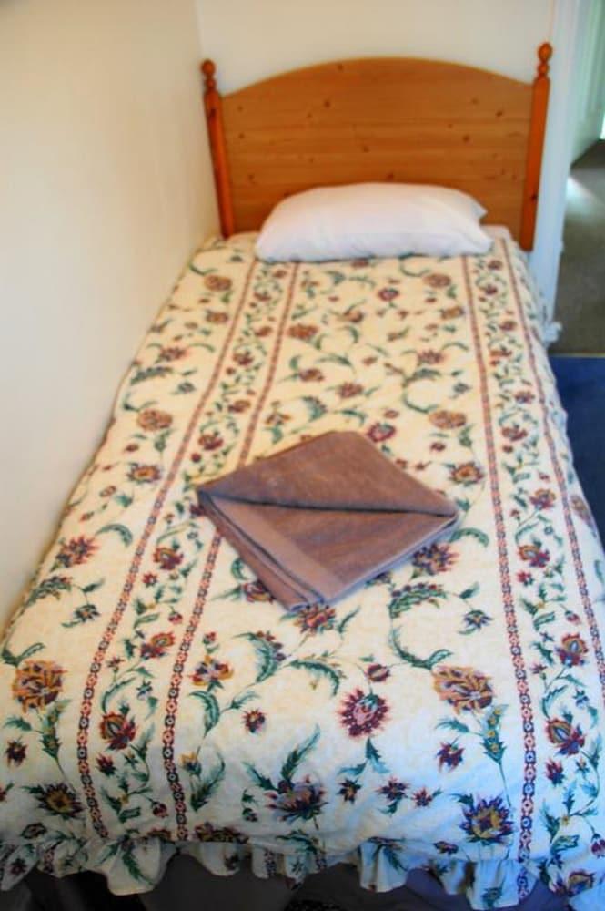 Revive Lodge Heathrow Room