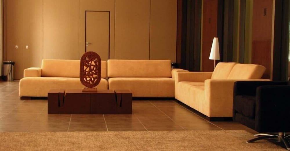 Next Flat Service - Mc Aparts Lobby Sitting Area