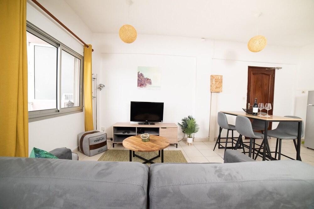 Le Calou, Studio vue Mer et Montagne, Sainte-Clotilde, Keylodge Réunion Interior