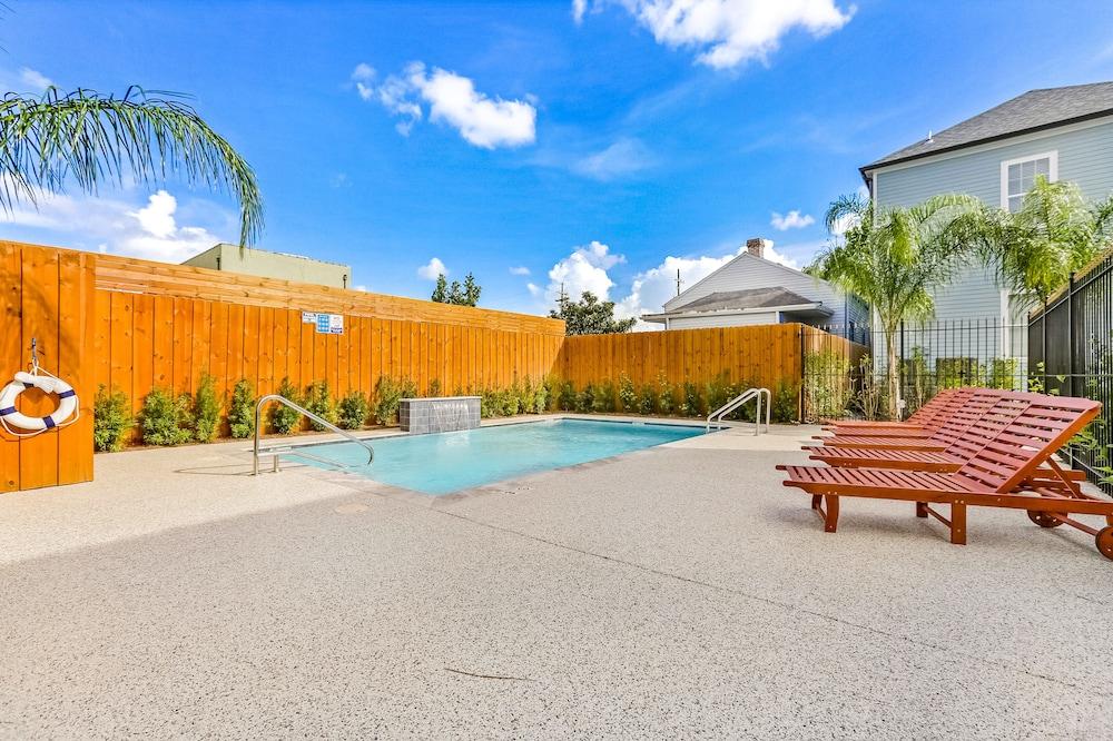 Modern 3BR Condo With Pool Waterslide