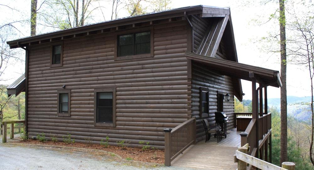Horsin' Around - Romantic Cabin, Views, Pet-friendly, Hottub by Redawning Exterior