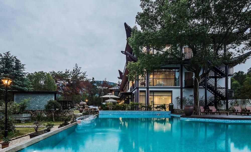 Yue Xi Shan Ju Resort Featured Image