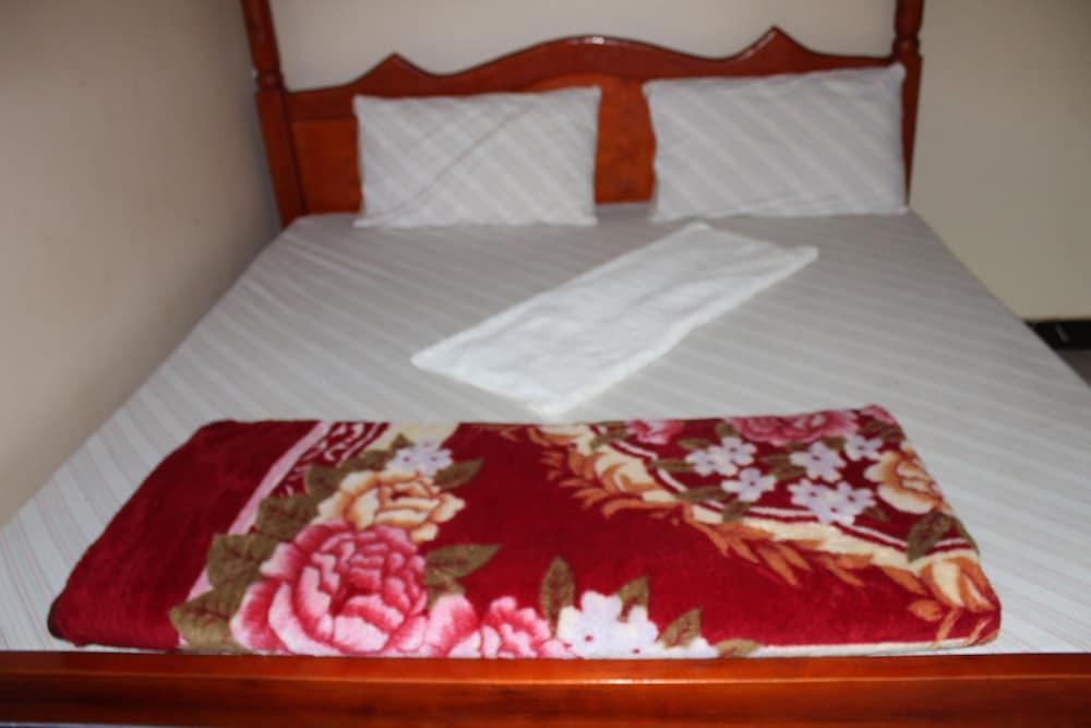 Bwindi Mgahinga Guest House Room