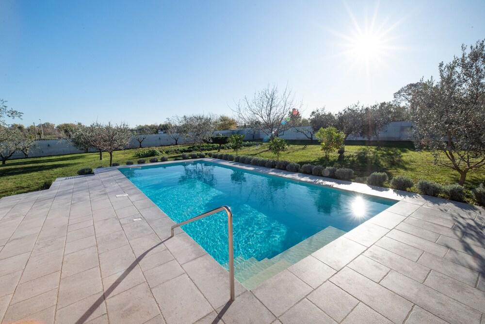 Olive & Lavender villa with pool Outdoor Pool