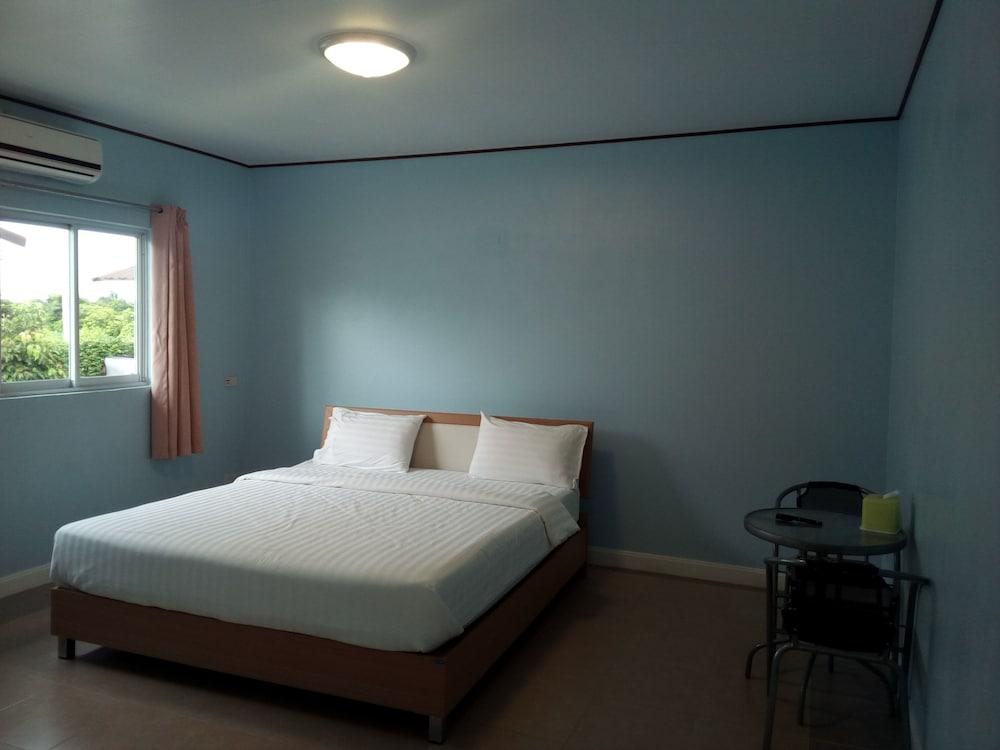Onanong Resort Room