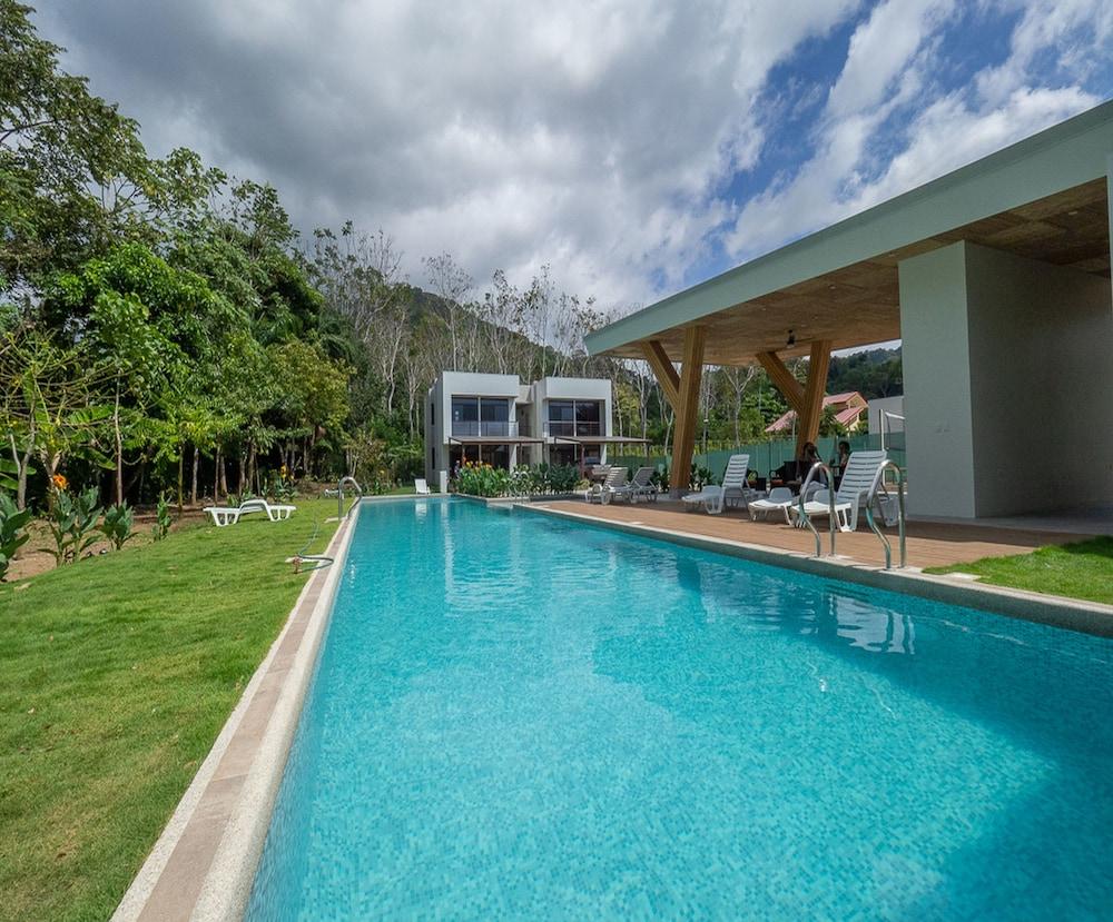 Mountain View Foresta A3 Outdoor Pool