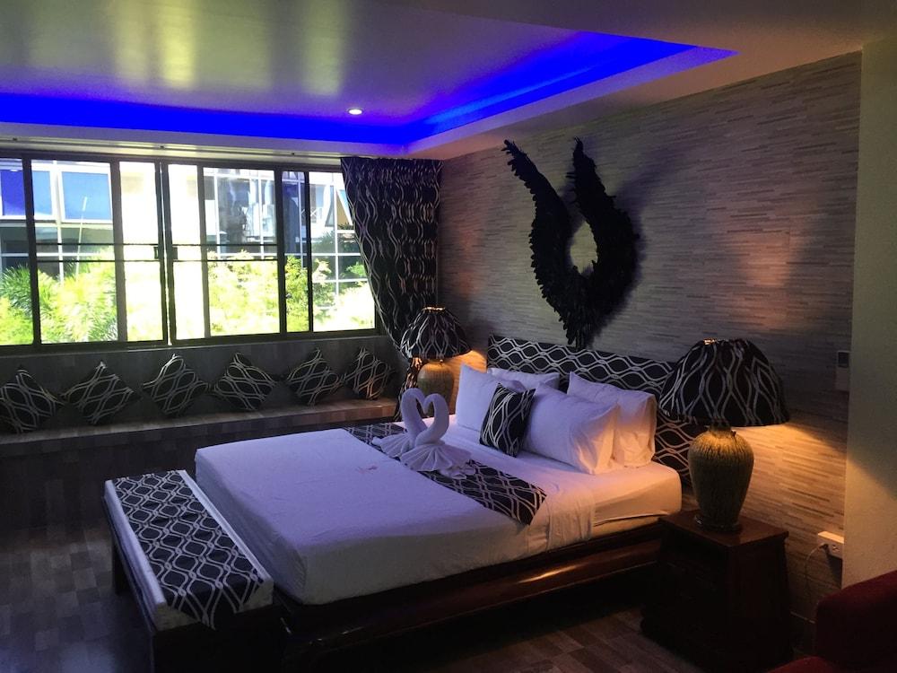 Fong Kaew and Baan Nang Fa Guesthouse Room