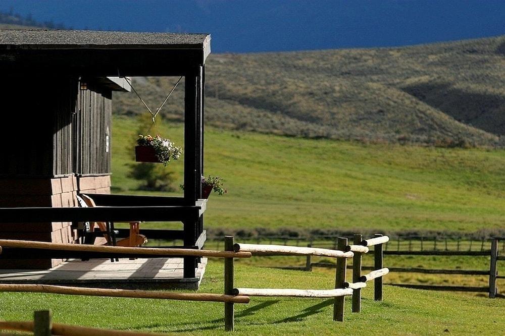 Sundance Guest Ranch Exterior