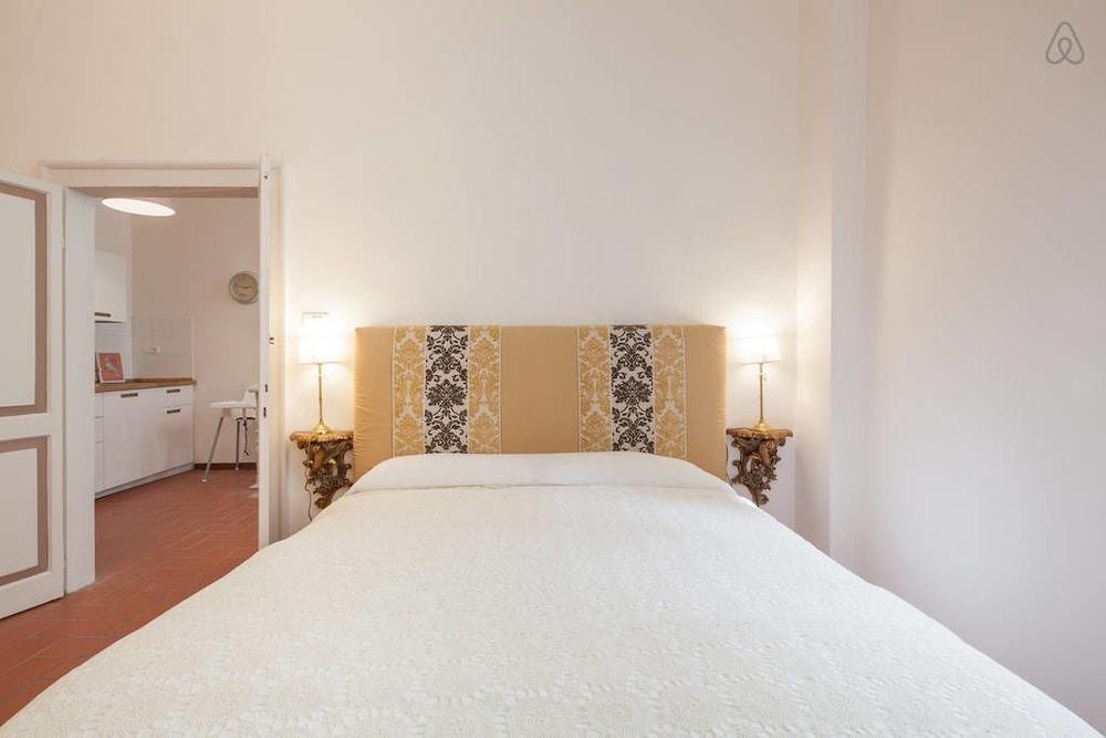 Suite Elda Room
