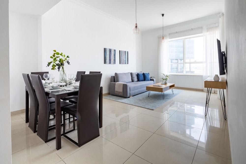 Premier 1BR Apartment in JLT - Sleeps 3! Featured Image