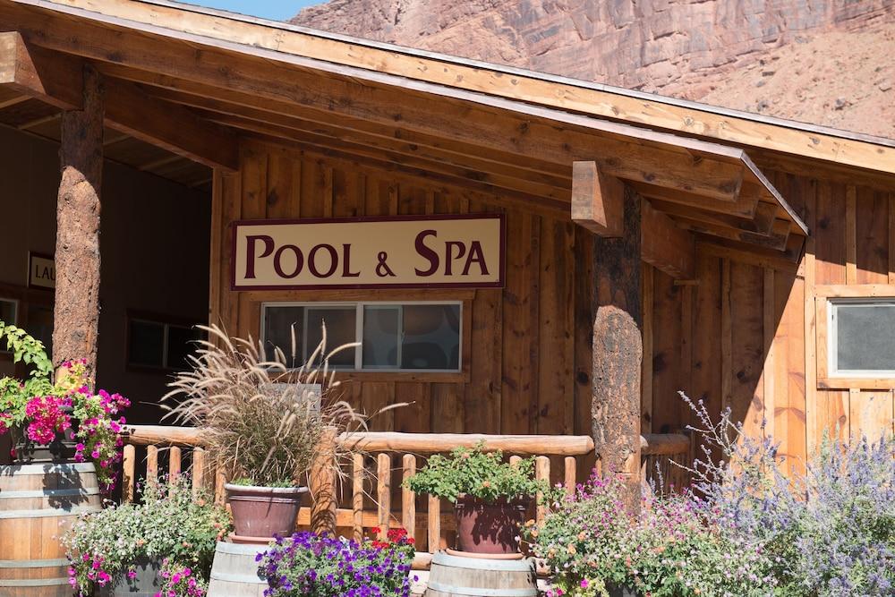 Red Cliffs Lodge Moab Exterior
