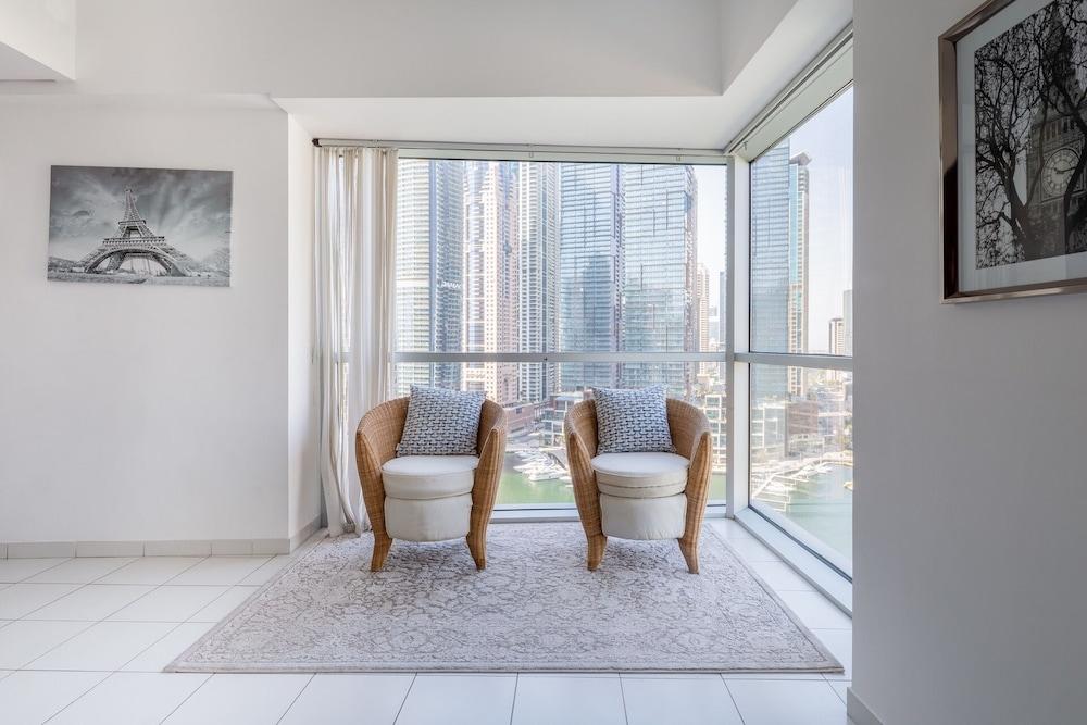 Gorgeous and Spacious 3BR With Full Marina Views! Interior