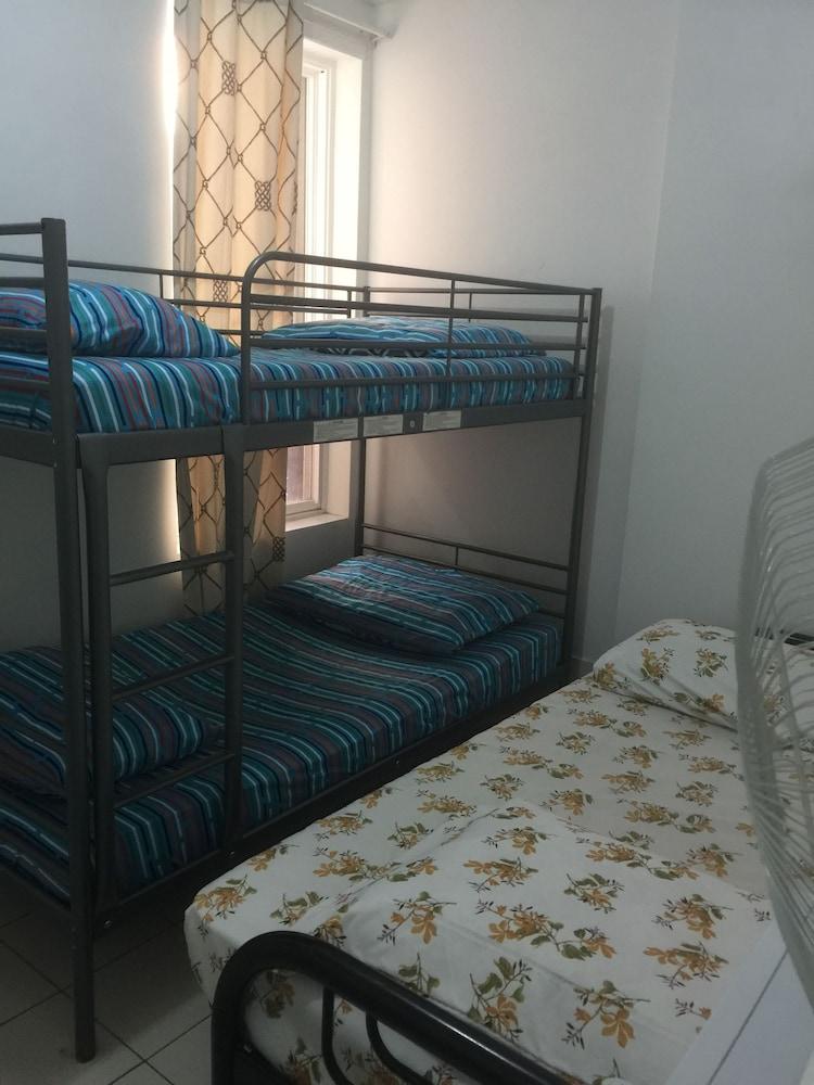 University Apartment - Campus Accommodation Room