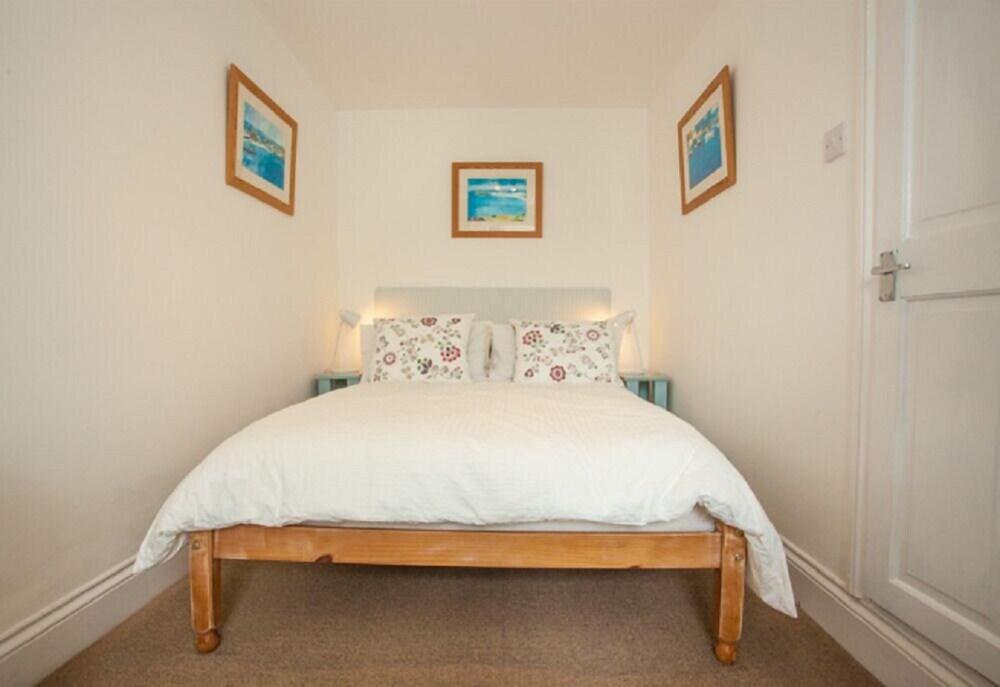 Harbour View Cottage Room