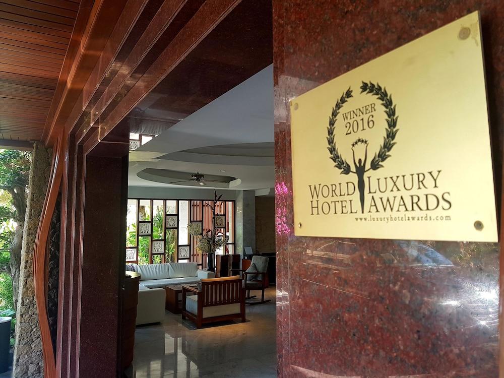 The Leaf Jimbaran Interior Entrance