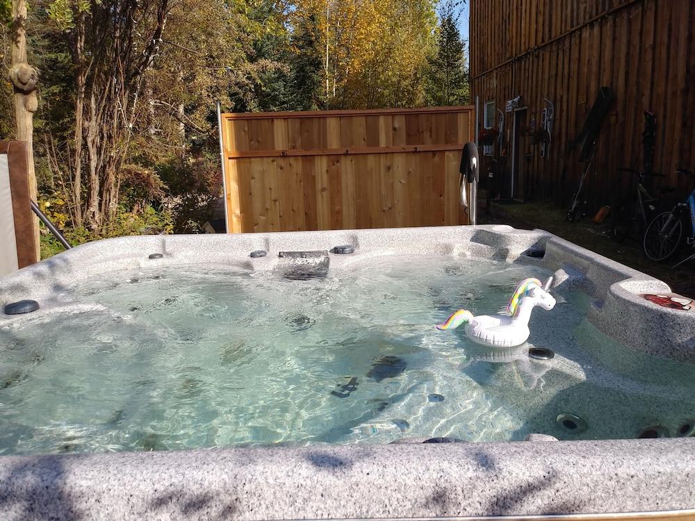 Moose Tracks B & B Outdoor Spa Tub