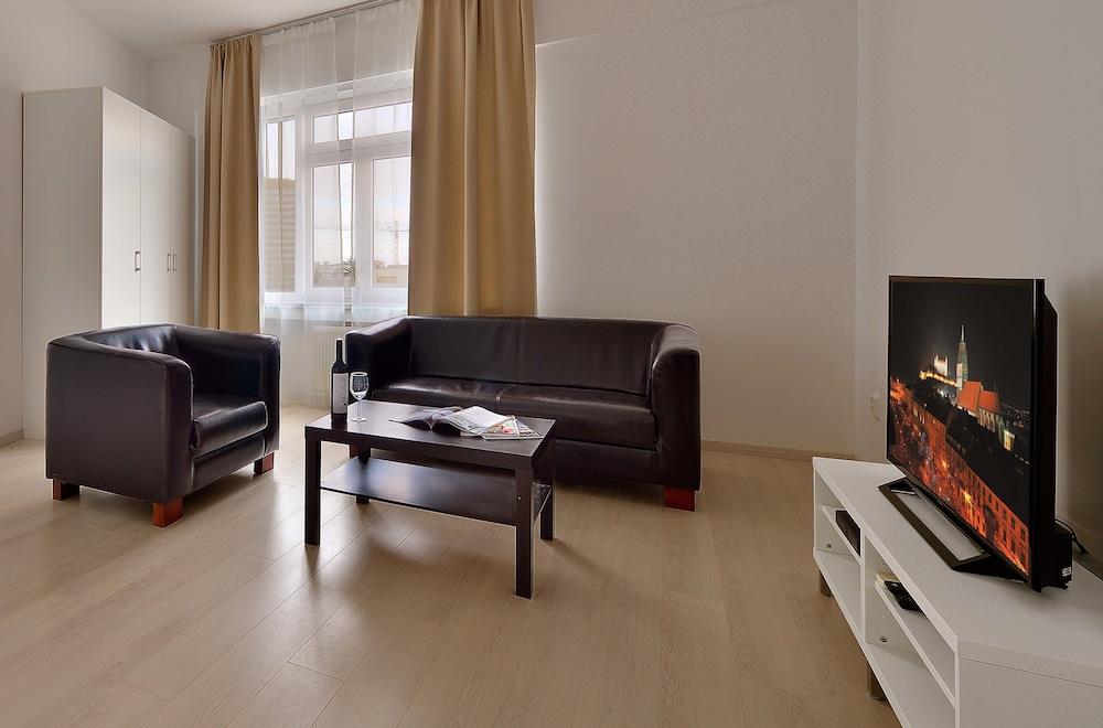 Self Check-in Apartments by Ambiente Room