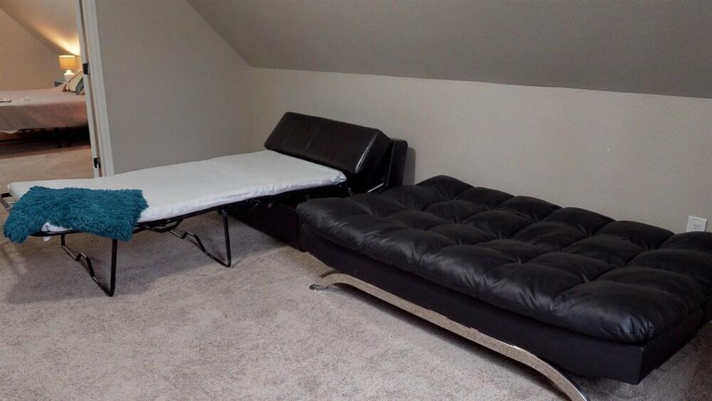 Hwy 24 Unit 2A Room