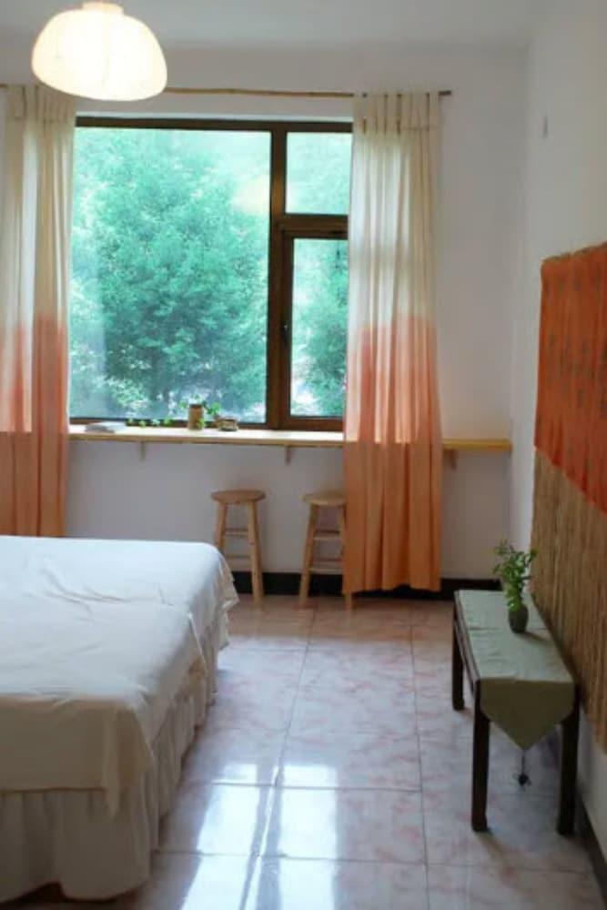 Banshan Greatwall Mountain View Resort Room