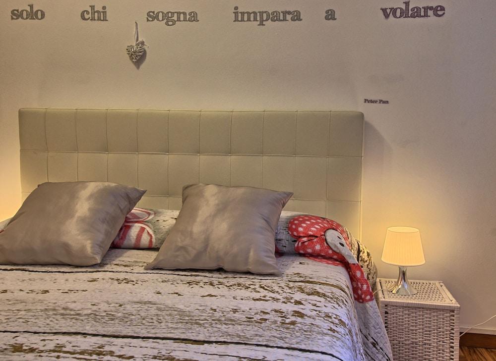 Logicasa Amazing Downtown Como Room