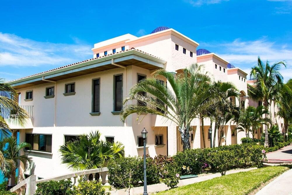 Beautiful Condo in Peaceful Cliffside Location with a Private Balcony & Stunning Ocean and Mountain Views Exterior