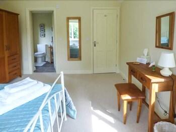 Sleepy Willows Guestroom