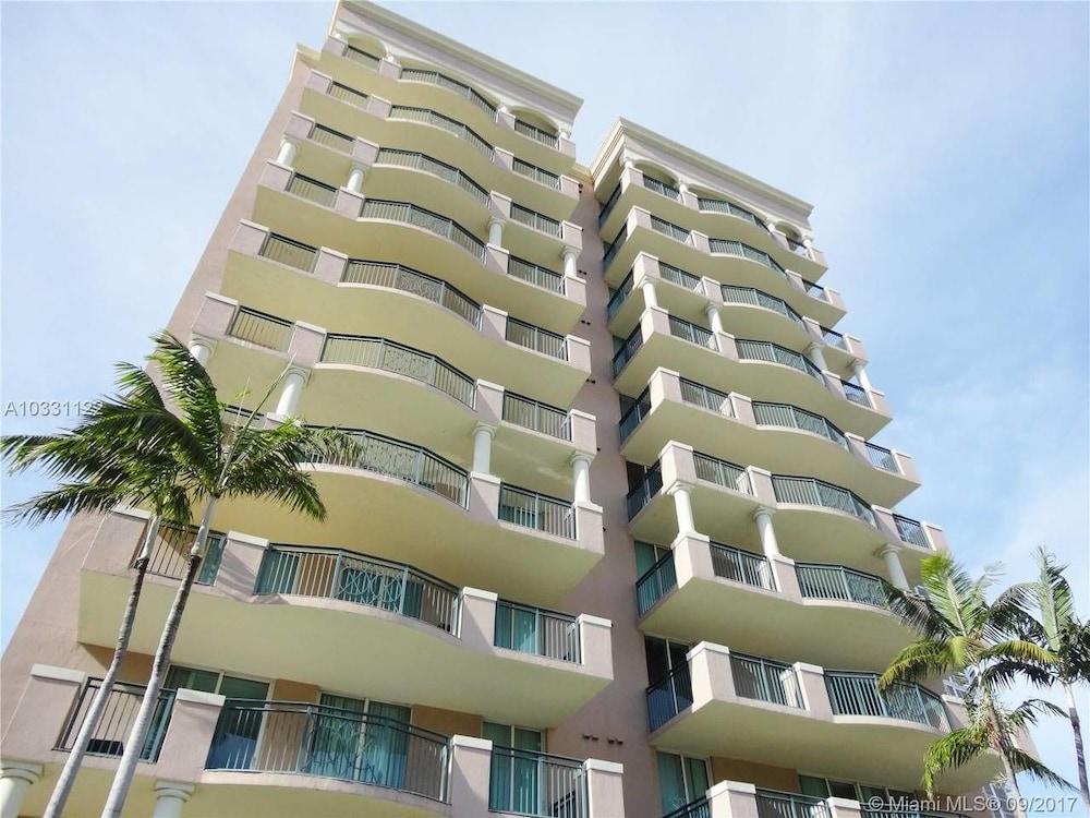 Beautiful Asian Retreat 2bd/2bth Apt. min to Beach Exterior