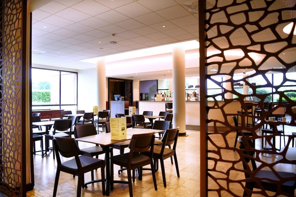Logis Lyon Est Billiards