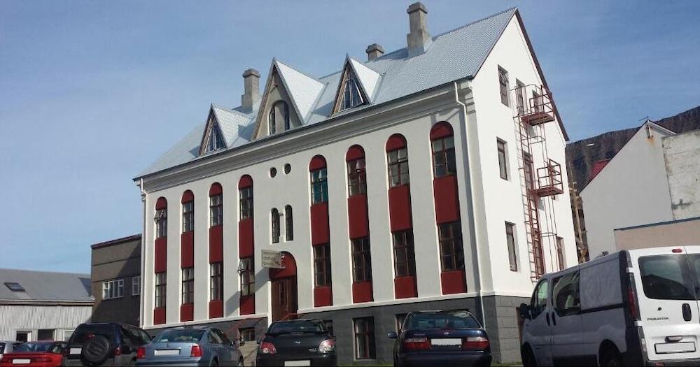 Mánagisting Guesthouse Featured Image