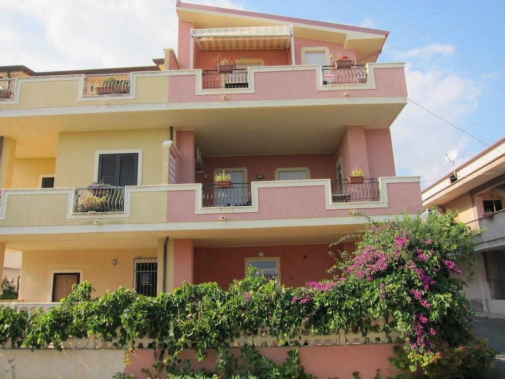 Lavish Sea View Apartment in Capo Rizzuto