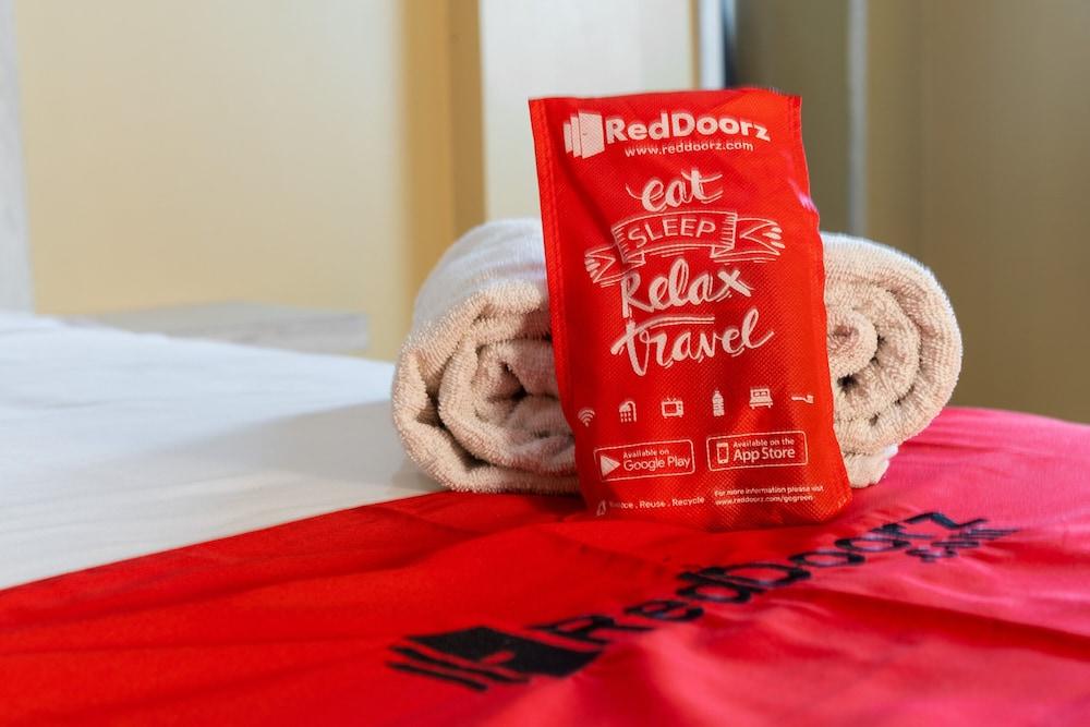 ريد دورز نير سلتان ماهمود بادارودين أيربورت باليمبانج غرفة