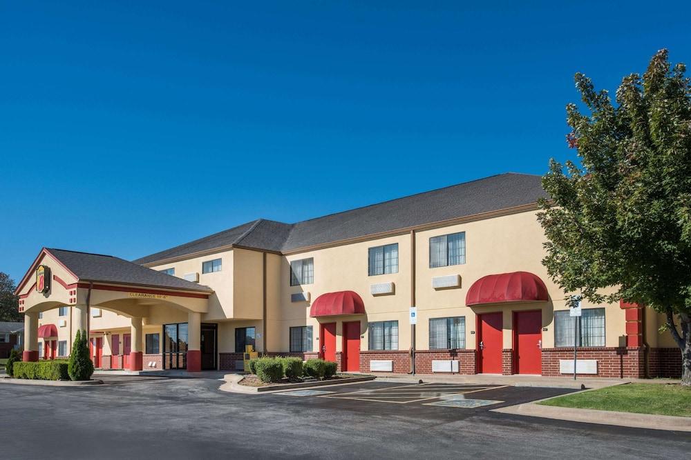 Super 8 by Wyndham Claremore OK Featured Image