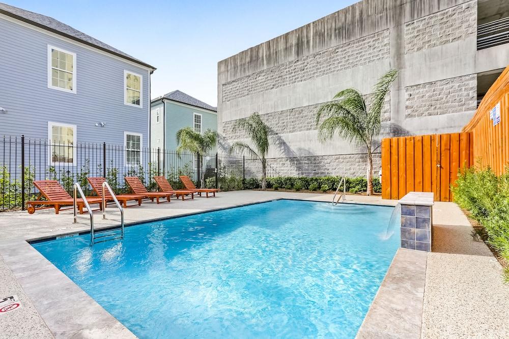 5BR with Pool - Great for Families - Near Everything Outdoor Pool