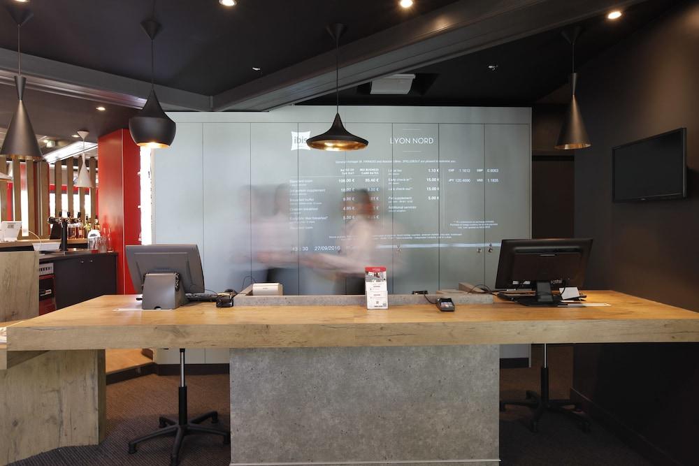 ibis Lyon Nord Interior Entrance