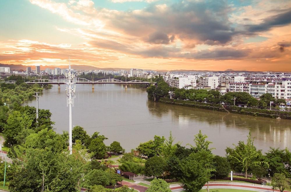 Crowne Plaza Huangshan Yucheng by IHG Exterior