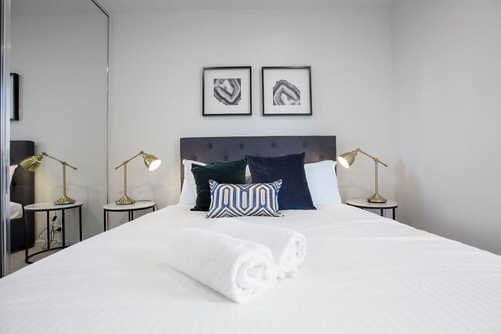 Designer 2BR With Carpark Monash Uni@caulfield Room