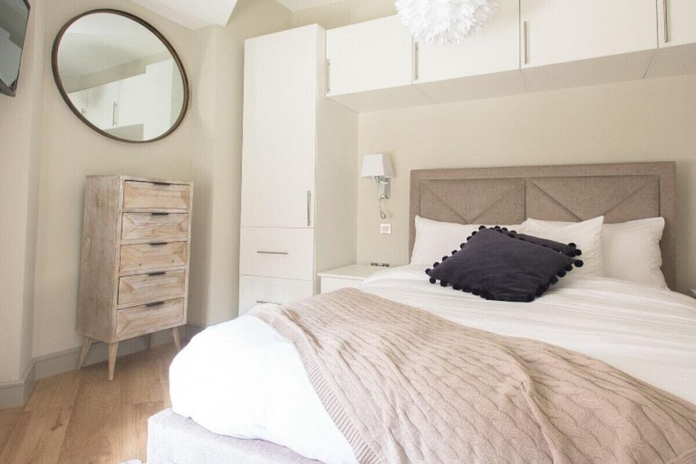 The Soho Loft - Elegant & Modern 1bdr in Soho Room