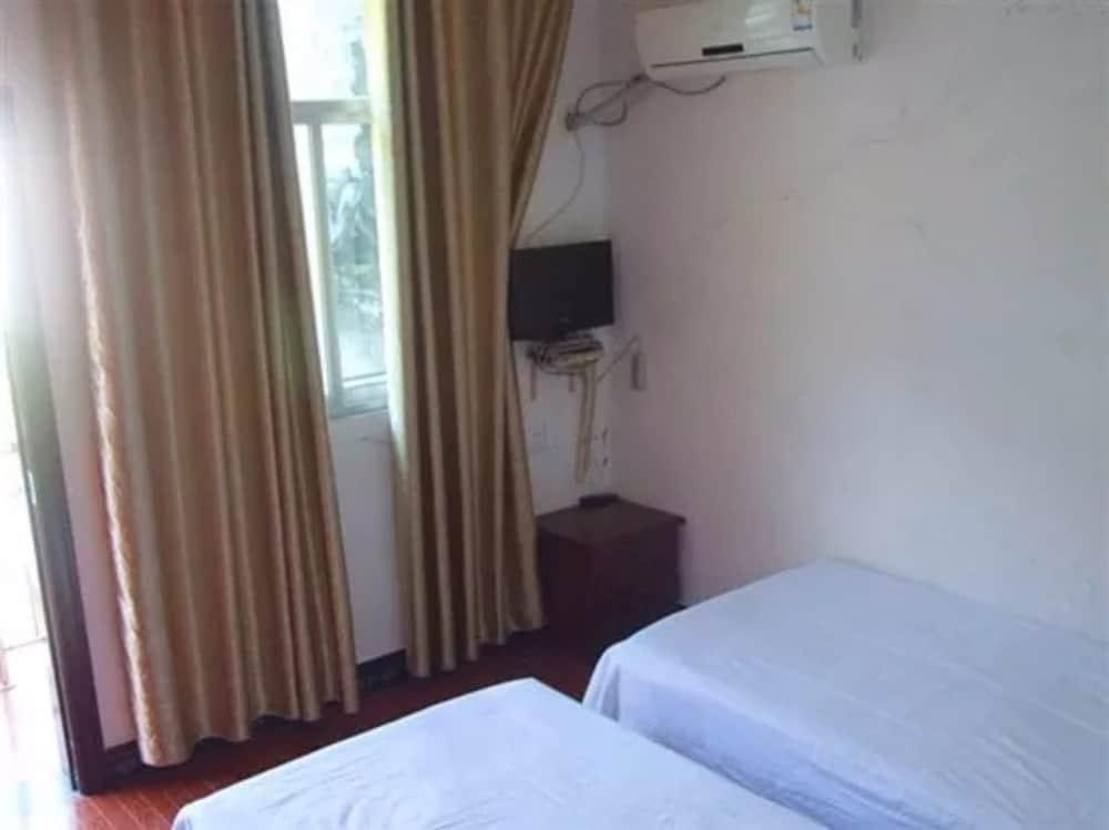 Wuyuan Qingyuan Guanting Guest House Room