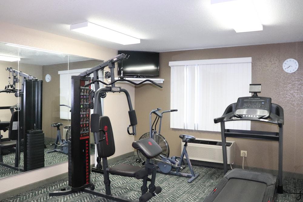 Super 8 by Wyndham Sheldon Fitness Facility