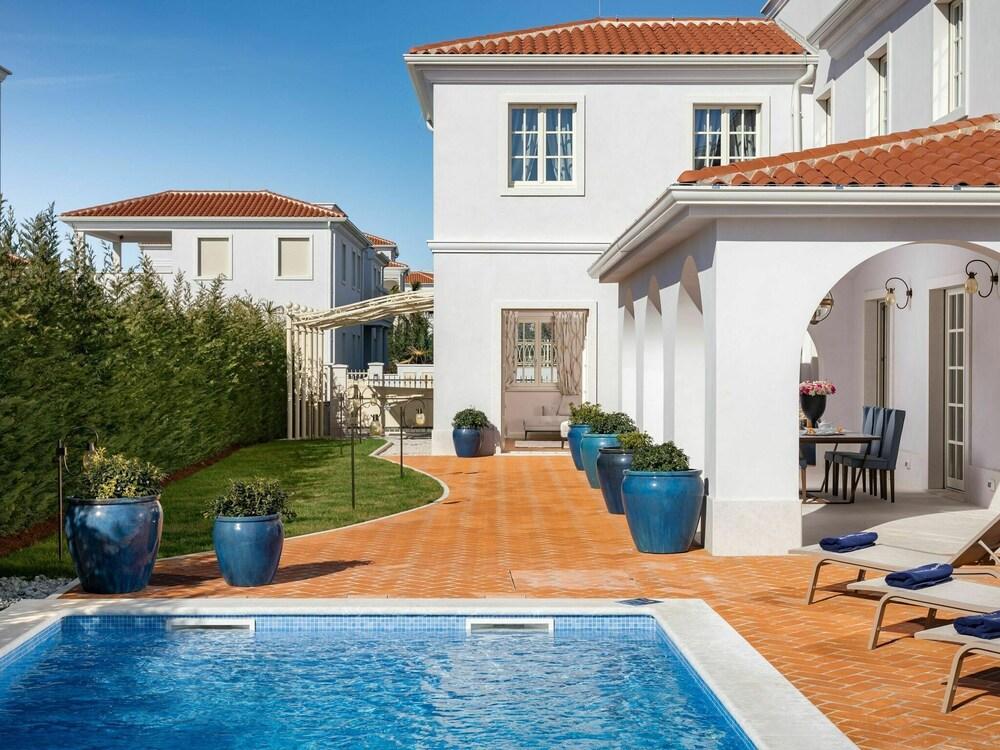 Plushy Villa With Artistic Interiors & Pool in Vabriga Waterslide