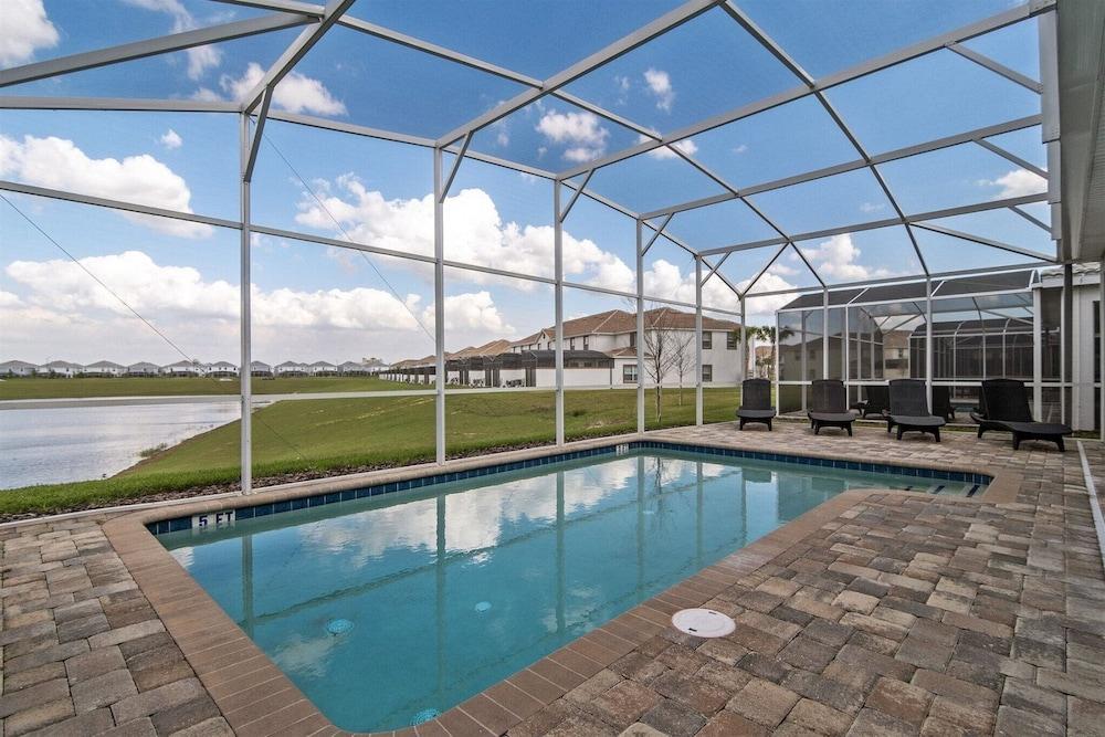 8 بد روم تشامبيونز جايت بول هوم ويذ ثييتر حمام سباحة مغطى