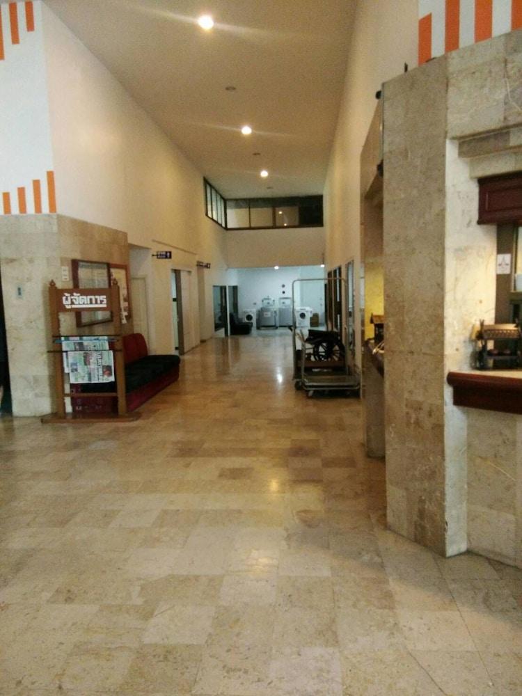 Supanich Railway Station Lobby Lounge