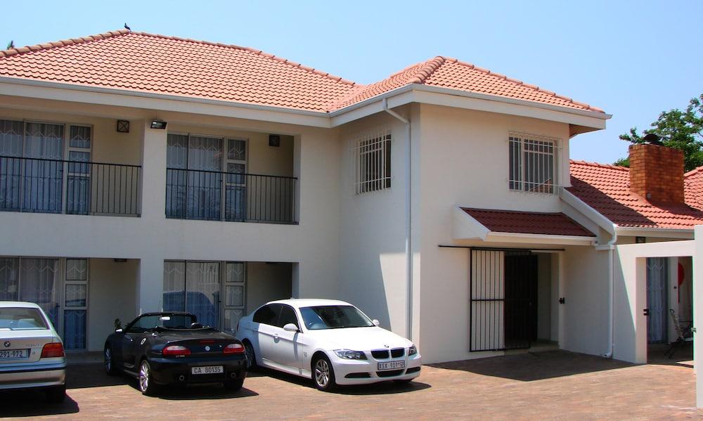 17 on 13th Guest House